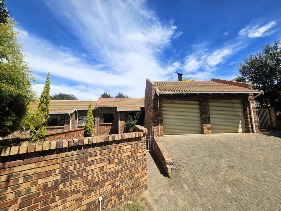 3 Bedroom Property for Sale in Pentagon Park Free State